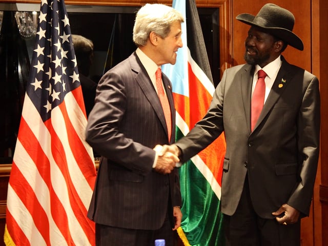 U.S. Secretary of State John Kerry meets with President Salva Kiir, 26 May 2013
