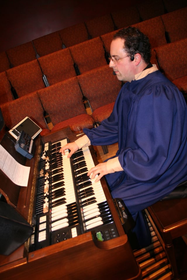 Hammond-Suzuki produced the XB-3, a digital emulation of a tonewheel organ, during the 1990s