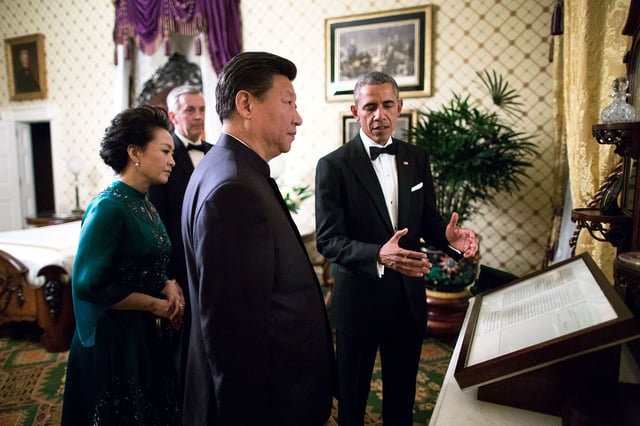 Xi Jinping, Peng Liyuan and U.S. President Barack Obama in the Lincoln Bedroom