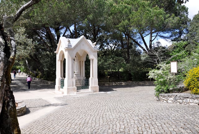Statue dedicated to the apparition of Our Lady which occurred exceptionally in Valinhos, near Cova da Iria.
