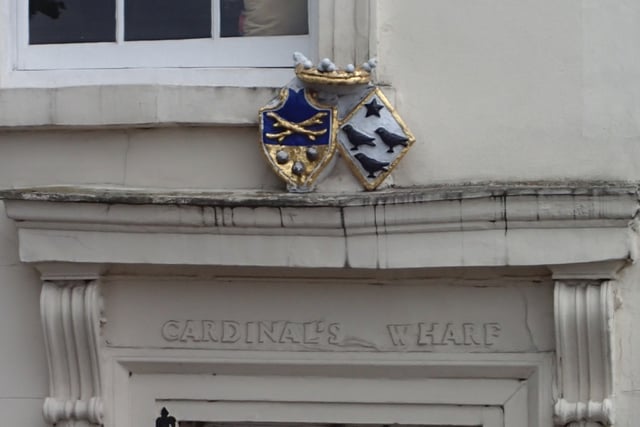 Male (shield-shaped) and female (lozenge-shaped) coats of arms in relief in Southwark, London.