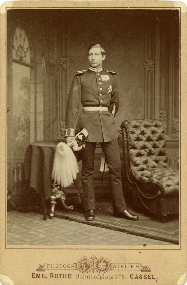 Prince Wilhelm as a student at the age of 18 in Kassel. As usual, he is hiding his damaged left hand behind his back.