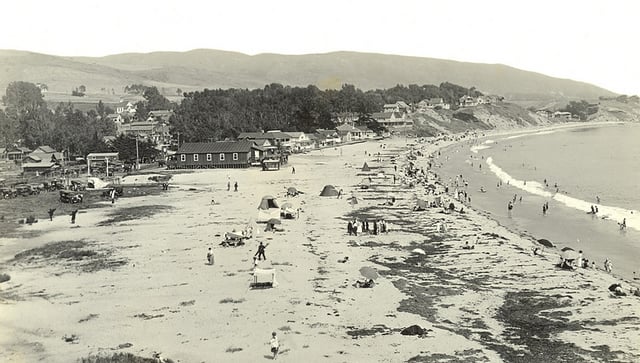 View of the Main Beach around 1915