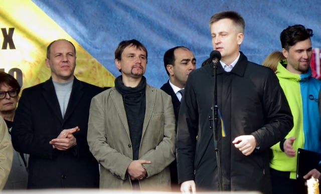 Valentyn Nalyvaichenko (speaking), the head of the Security Service of Ukraine (SBU), and Andriy Parubiy (far left), 23 March 2014