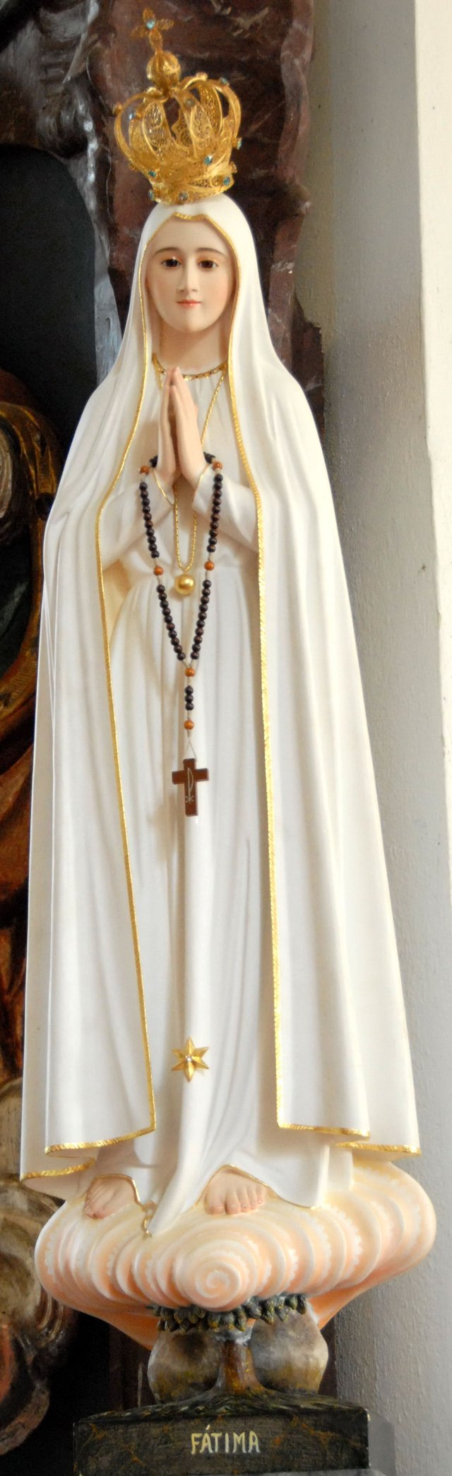 Statue depicting Our Lady of Fátima, Freudenberg, Austria