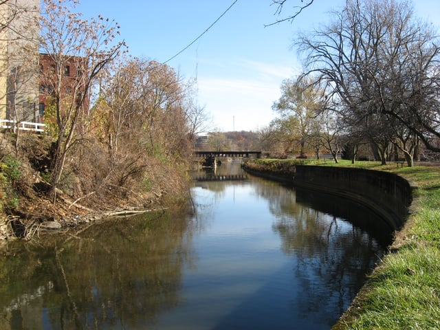The Muskingum River Canal, a major transportation artery in Zanesville in the nineteenth century