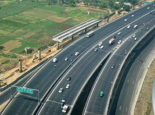 A dual carriageway section of National Highway 8 connecting Delhi to Gurgaon