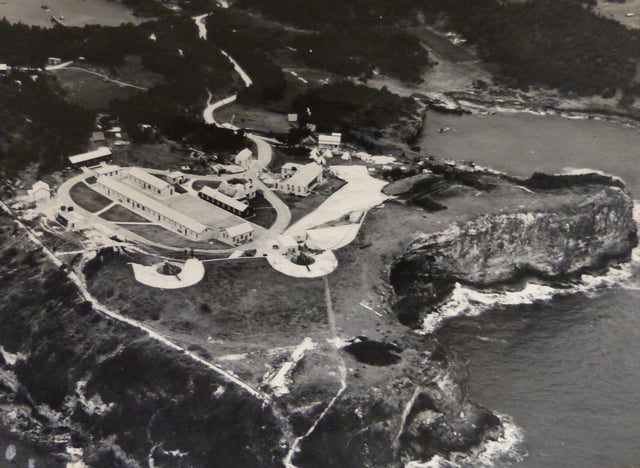 St. David's Battery, Bermuda in 1942, with the two 9.2-inch Mk. X guns in the foreground, and two and two BL 6 inch Mk VII guns at right