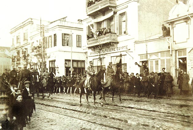 Constantine I of Greece with George I of Greece and the Hellenic army enter the city.