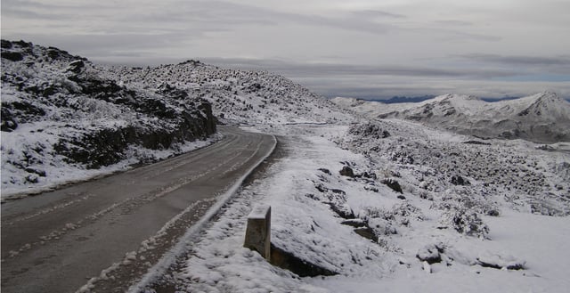 Snowfall road to El Aguila Pico.