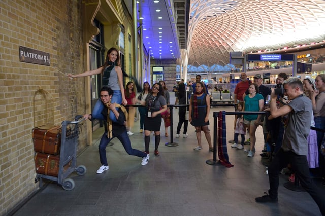Tourists at Platform 9 3⁄4 in the western departures concourse