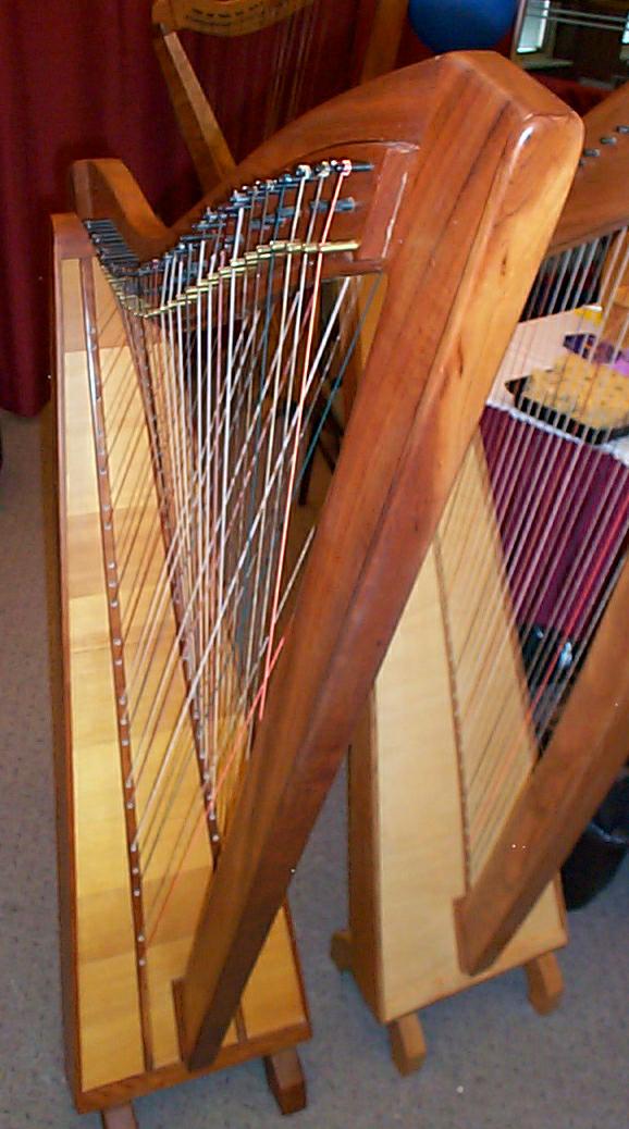Cross-strung chromatic harp