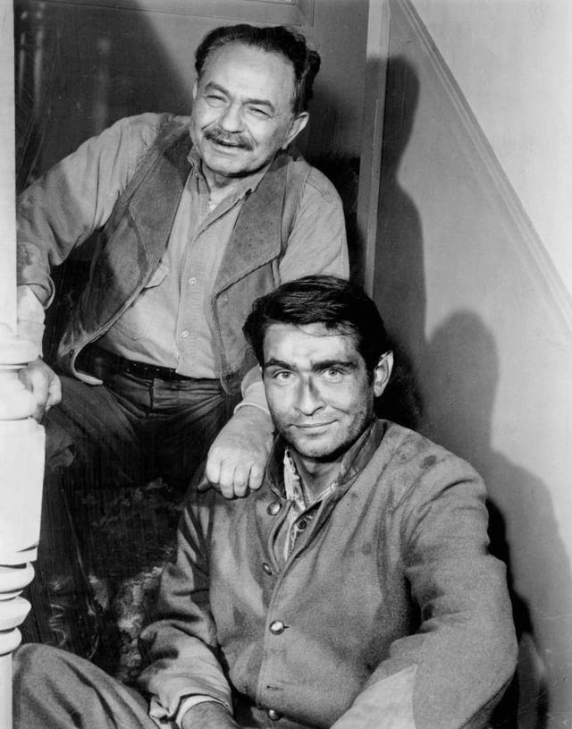 Edward G. Robinson and his son in episode "Heritage" (1959)