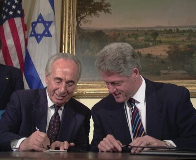 Shimon Peres with U.S. President Bill Clinton at the White House, April 1996