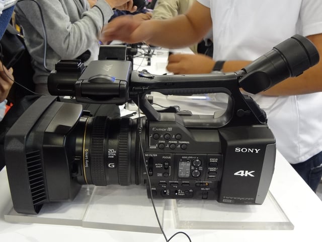 Sony Handycam FDR-AX1