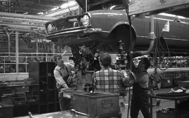 Audi 80 assembly line in Wolfsburg, 1973