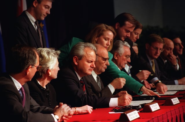 Seated from left to right: Slobodan Milošević, Alija Izetbegović and Franjo Tuđman signing the final peace agreement in Paris on 14 December 1995.