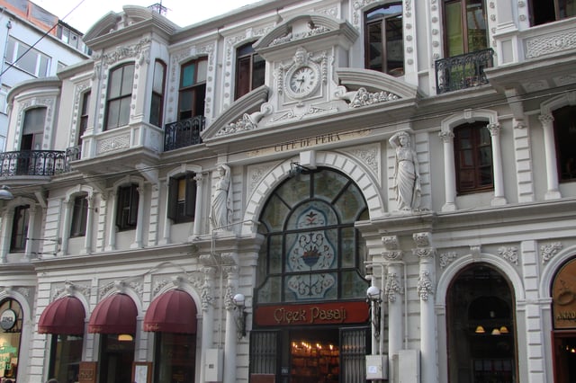 Çiçek Pasajı (Cité de Péra) on İstiklal Avenue