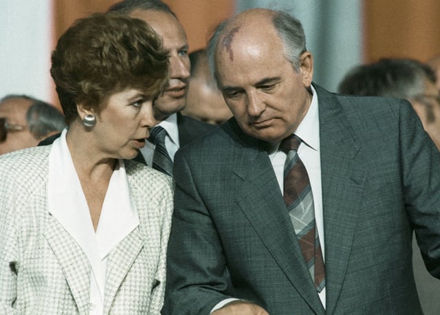 Gorbachev and his wife Raisa on a trip to Poland in 1988