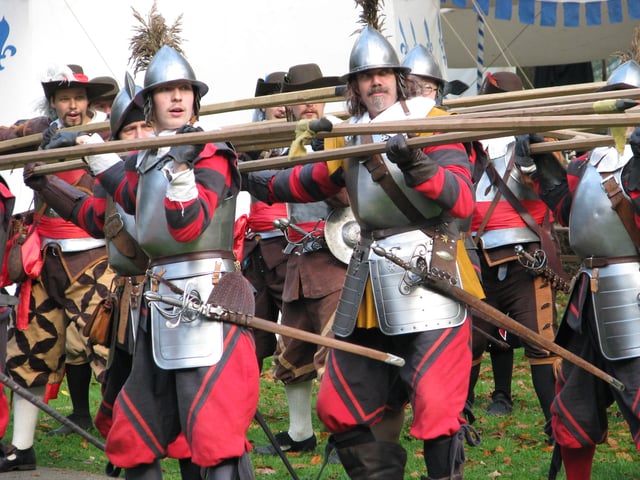 Pikemen exercising during the Battle of Grolle.