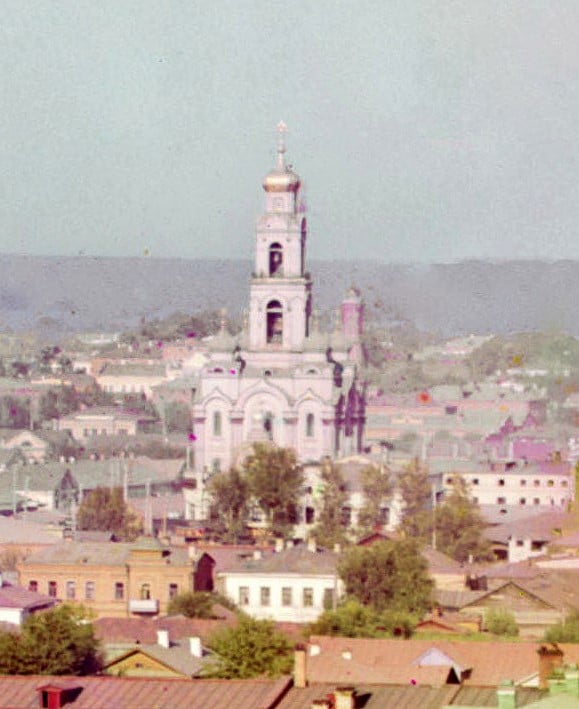 This photo by Sergey Prokudin-Gorsky from 1910 shows the tallest building in the pre-revolutionary Urals, the Great Zlatoust bell tower