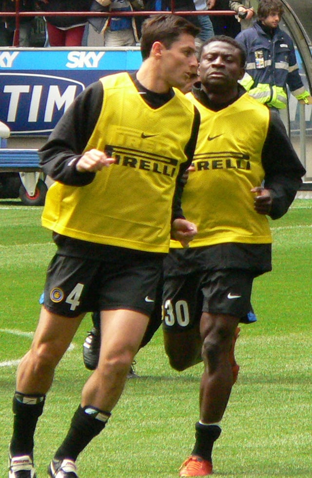 Martins (right) with Inter Milan in 2005