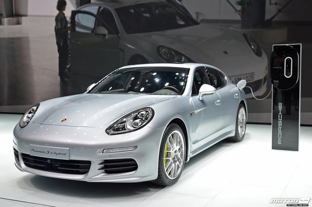 Retail deliveries of the Panamera S E-Hybrid began in the U.S. in October 2013.
