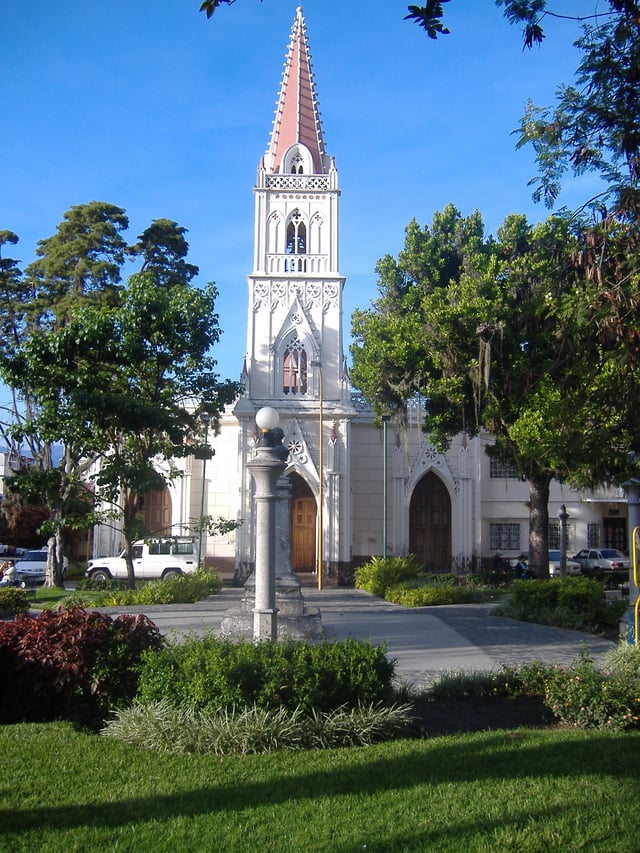 Church and plaza 'del Llano' located in the city center