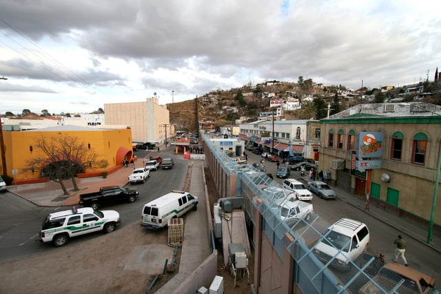 Picture of the border between Arizona, on the left, and Sonora, on the right