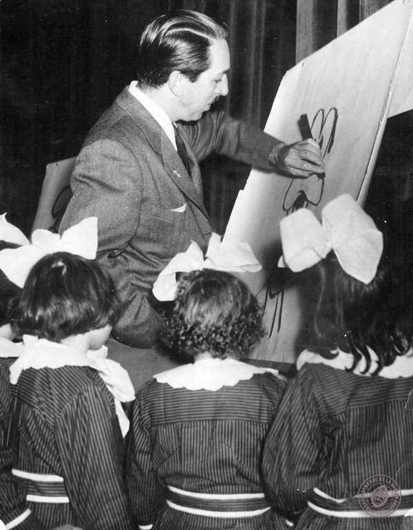 Disney drawing Goofy for a group of girls in Argentina, 1941