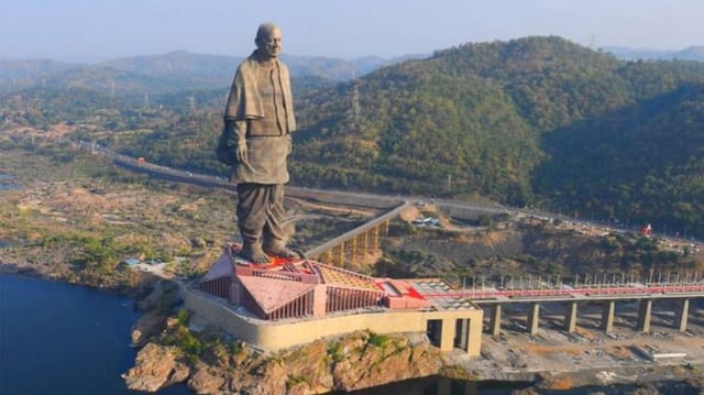 Statue of Unity facing the Sardar Sarovar Dam on the river Narmada in Kevadiya colony