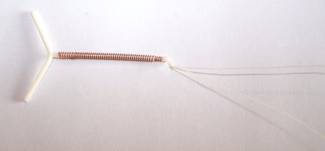 Copper T shaped IUD with removal strings