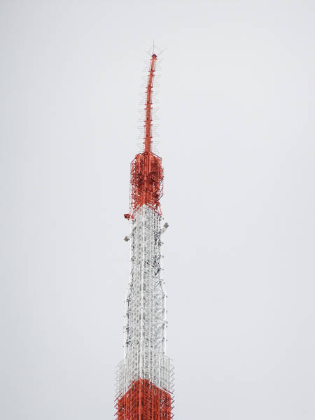 Damage to the antenna of Tokyo Tower