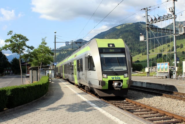 RABe 535 Lötschberger in Zweisimmen station.