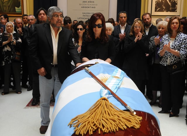 President Cristina Fernández de Kirchner and Hugo Moyano at Kirchner's funeral