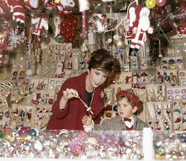 Gina Lollobrigida and her son Andrea Milko in Rome in 1962 at the Piazza Navona's Christmas market