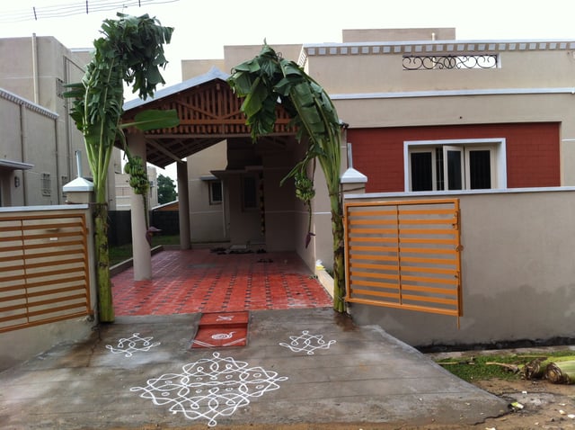 Sikku (Knot or Twisted) Kolam in front of a house in Tamil Nadu during housewarming