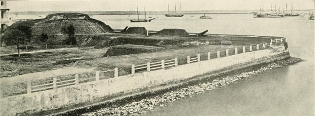 Two 10" Columbiads guarding the Battery in 1863.