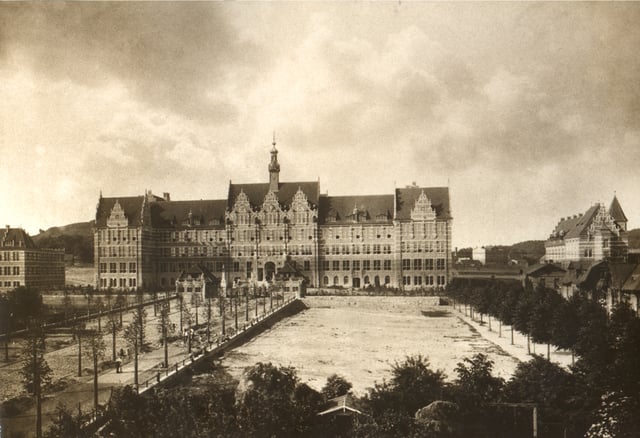 Main building in 1904