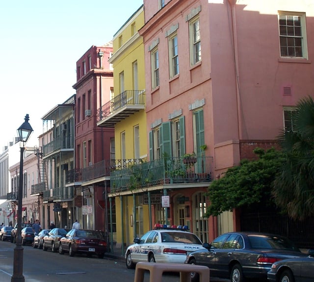 New Orleans contains many distinctive neighborhoods.