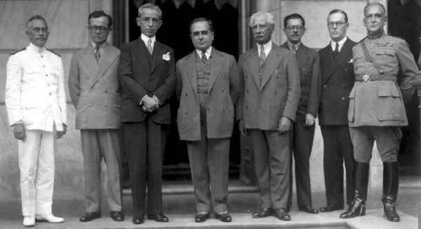 Vargas and his cabinet in 1931.