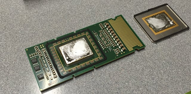 Intel Itanium 2 9000 (Heat spreader removed)