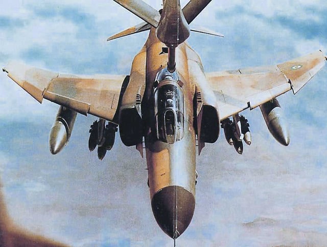 Iranian Phantom refueling through a boom during Iran-Iraq war, 1982