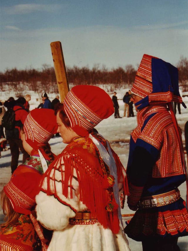 Sámi Specialist Library family at spring celebration