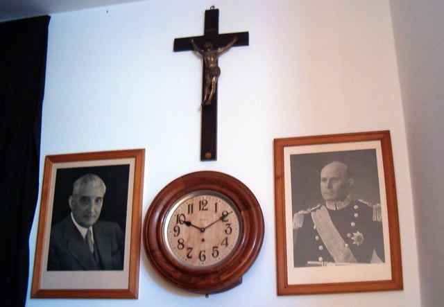 Required elements of primary schools during the Estado Novo: a crucifix and portraits of Salazar and Américo Tomás.