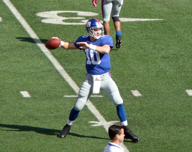 Manning in pre-game warmups in 2009