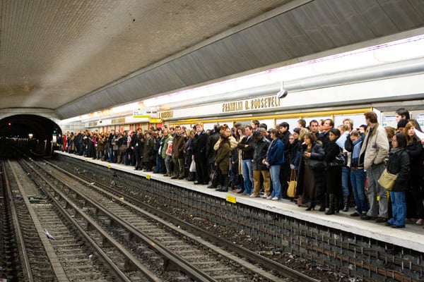 A crowded Paris Métro station platform.