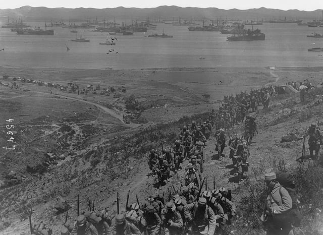 French troops land at Lemnos, 1915.