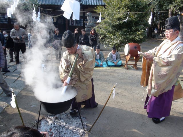 Yutateshinji ceremony performed at the Miwa Shrine