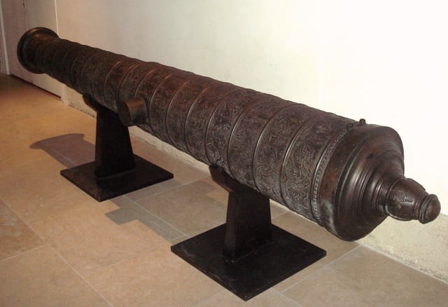 Ornate Ottoman cannon found in Algiers on 8 October 1581 by Ca'fer el-Mu'allim. Length: 385 cm, cal:178 mm, weight: 2910 kg, stone projectile. Seized by France during the invasion of Algiers in 1830. Musée de l'Armée, Paris.